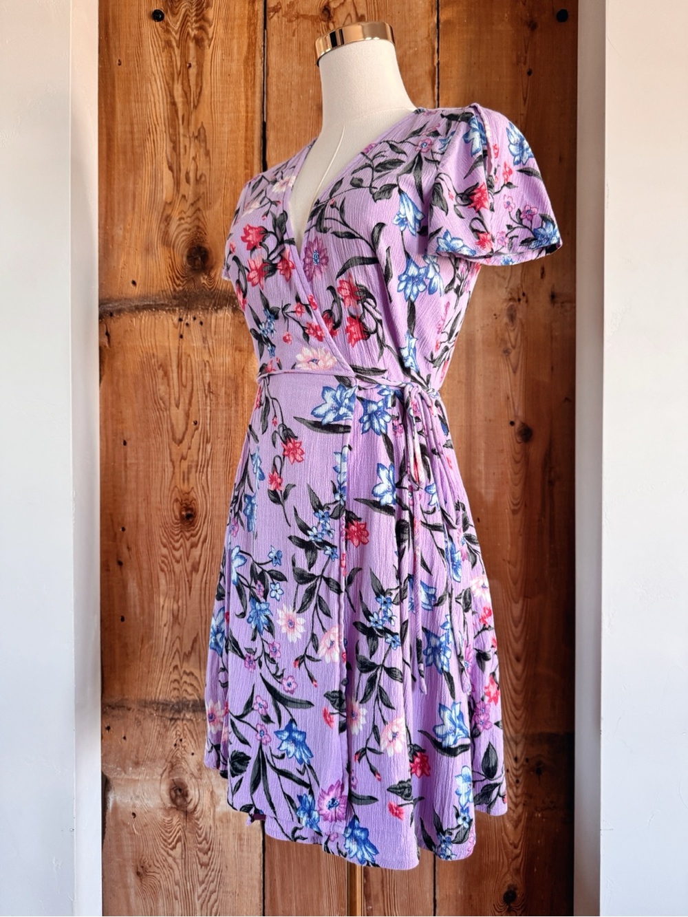 Sz S Lulus Harbor Point Lavender Floral Print Wrap Mini Dress EUC - Picture 3 of 8